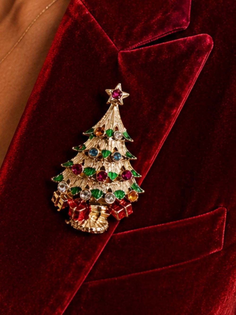Vintage Christmas Tree Brooch Pin Rhinestones 3D with Presents